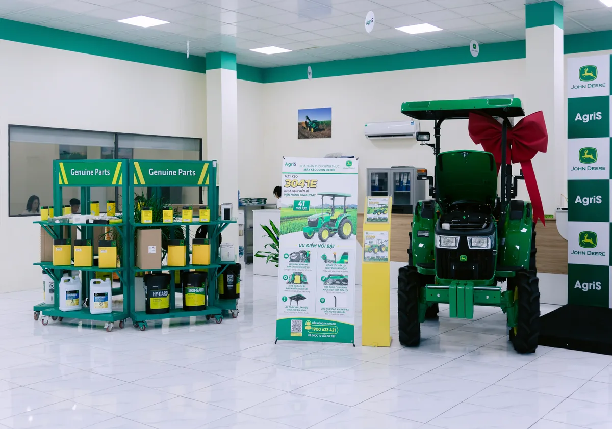 Gian trưng bày sản phẩm John Deere