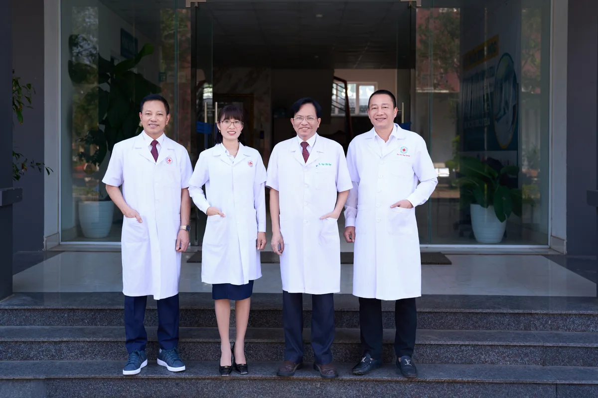 Ban lãnh đạo và đội ngũ y bác sĩ Bệnh viện Minh An